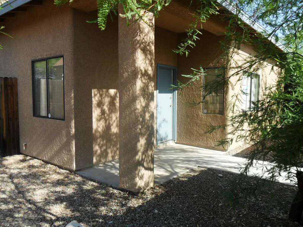 1387 E Edison St — Photo 4