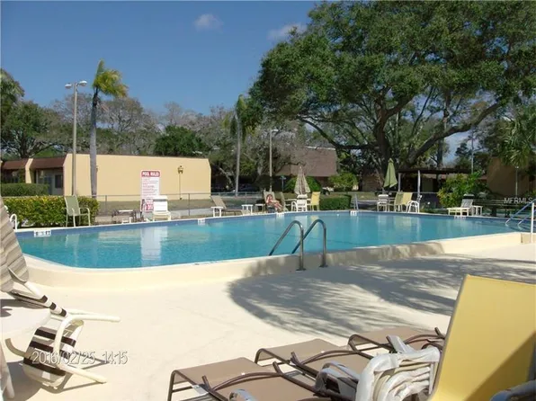 13744 Oakwood Ln, Seminole, FL 33776