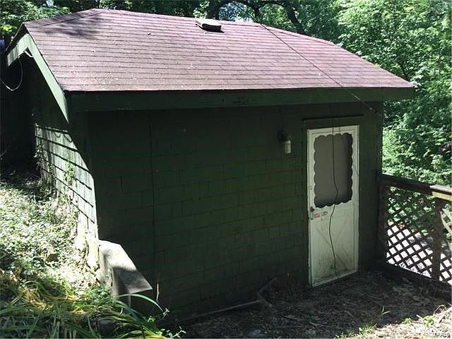 2nd image of 300 Bluff Dr
