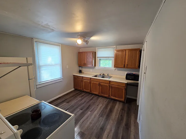 830 W Jefferson St #2 — Photo 4