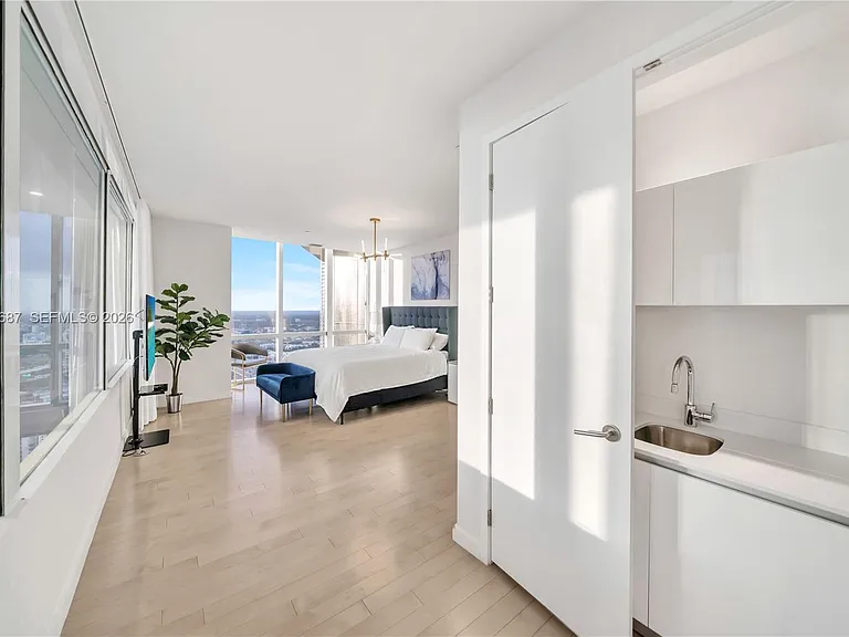 851 NE 1st Ave #Penthouse 4612 — Photo 1