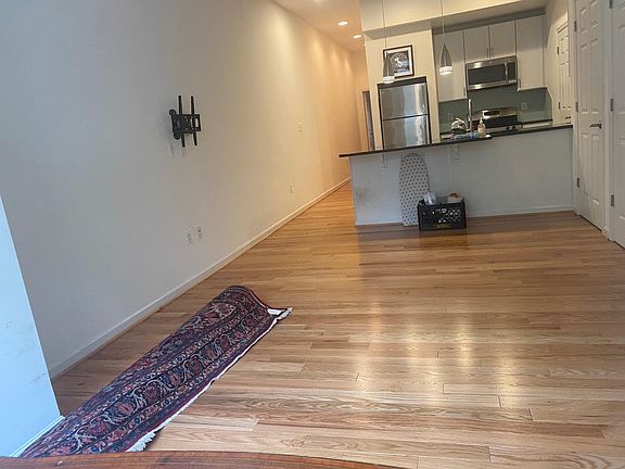 The open lay-out of living room and kitchen