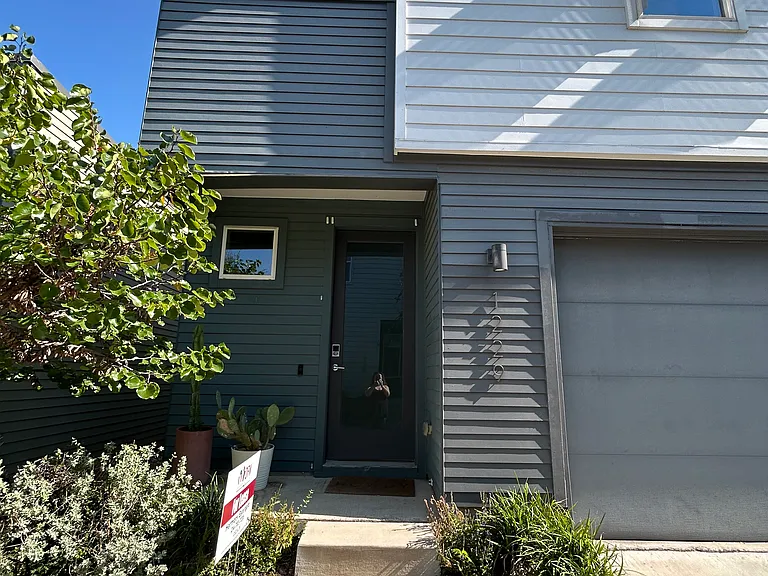 1229 Clifftop Ln — Photo 2
