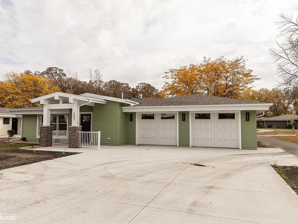 1st image of 203 Glen Oaks Dr