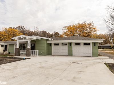 203 Glen Oaks Dr, Clear Lake, IA, 50428