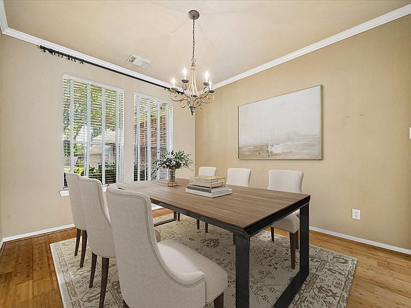 5th image of 2843 Five Oaks Dr
