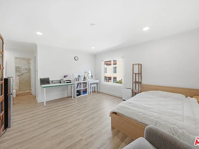 3442 Del Amo Blvd — Photo 7
