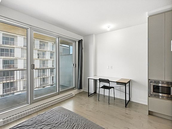 3rd image of 2300 Rue Tupper #1206