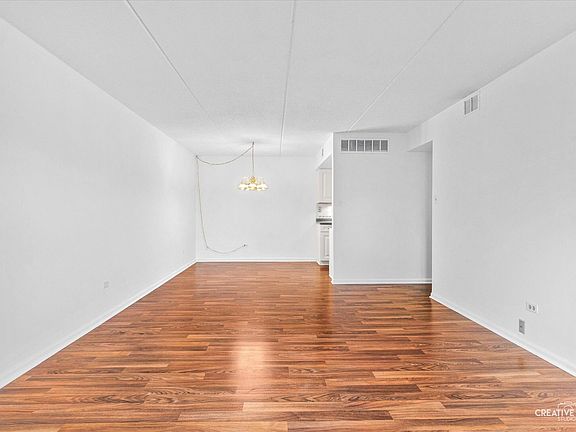 4th image of 502 Redondo Dr APT 208