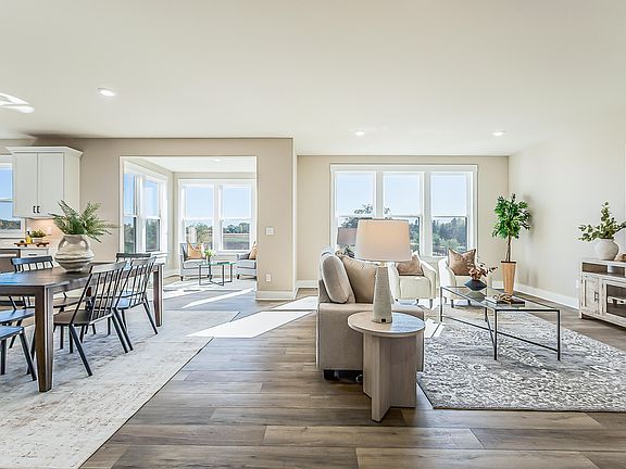 4th image of 720 Risdon Trl S