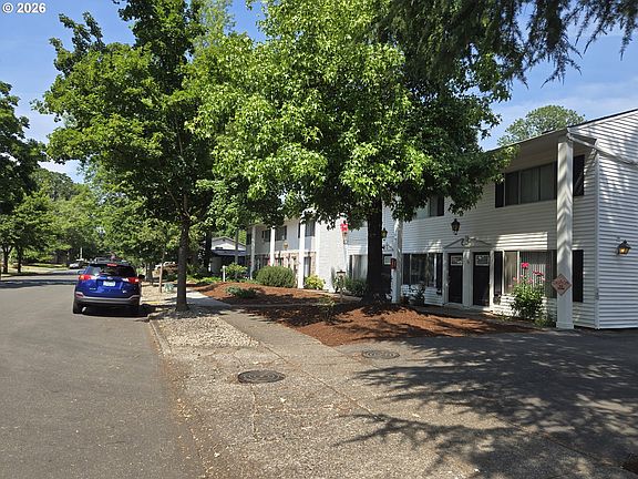 4th image of 7720 SW Bel Aire Dr