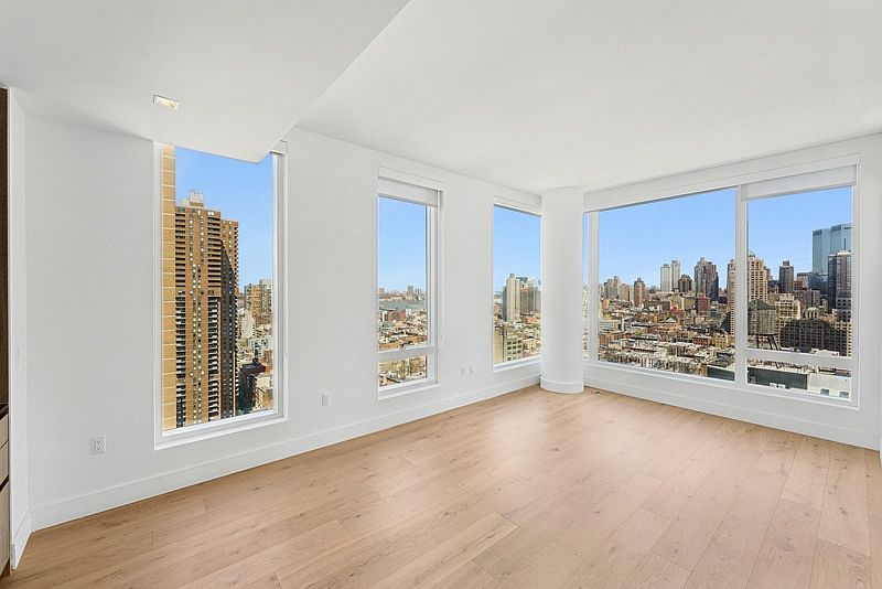 1st image of 312 W 43rd St #25G