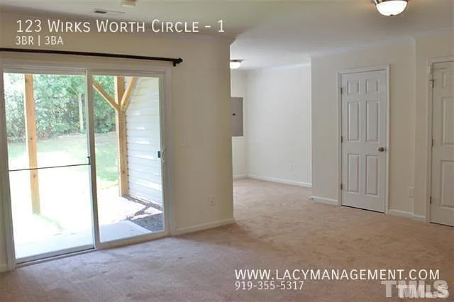 3 bed, 2.5 bath, 2456 sqft, $2,195 — Photo 4