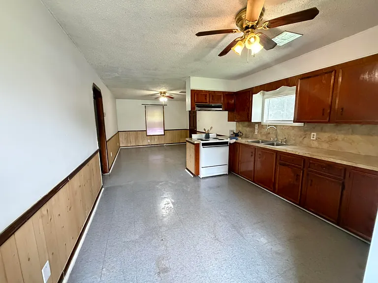 278 Kelly Ln — Photo 3