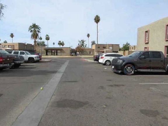 Exterior Neighborhood (street photo)
