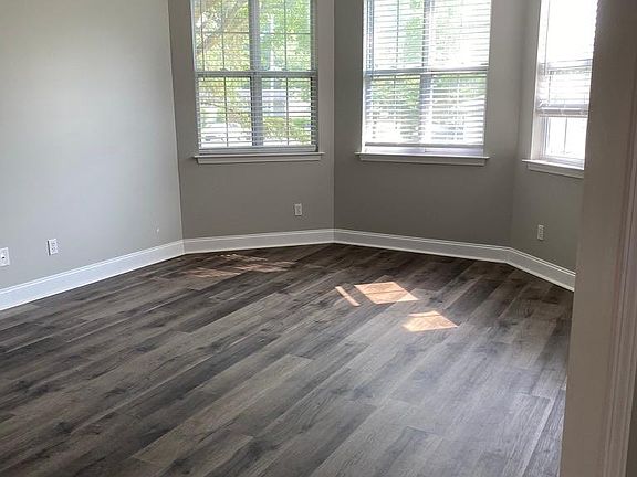 3rd image of 133 Manhattan Ave