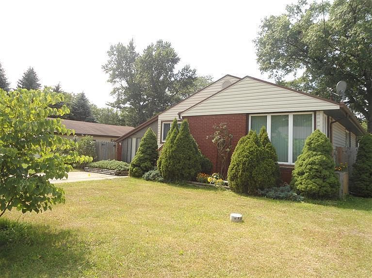 1st image of 105 Willow Ct