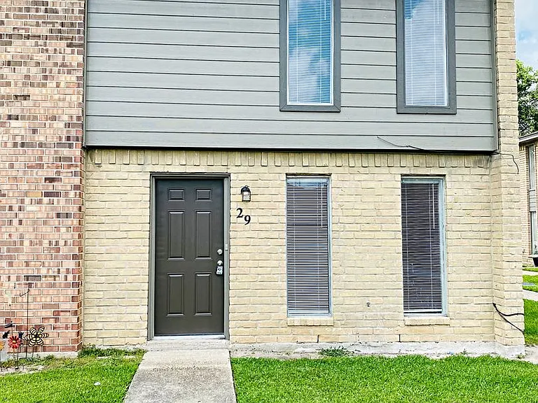 2700 N 16th St #29 — Photo 1
