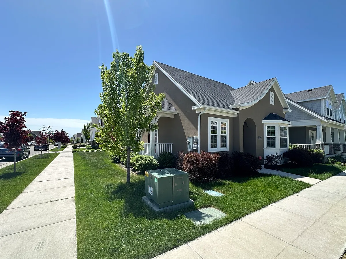 Building Photo - 10684 S Wild Rice Dr