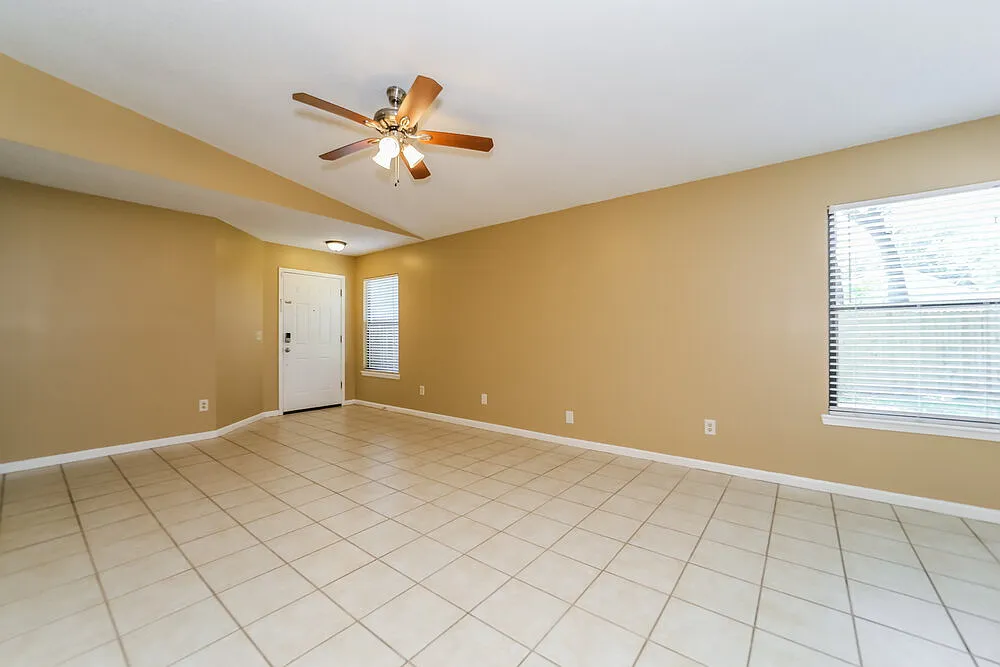 3 bed, 2.0 bath, 1250 sqft, $1,865 — Photo 4