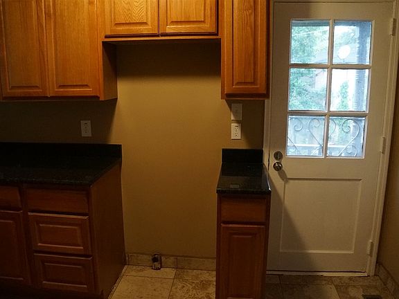 3rd image of 32 Lakeside Dr