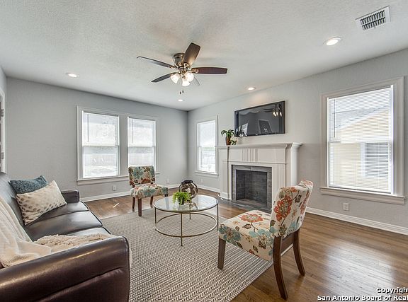 4th image of 2047 W Woodlawn Ave