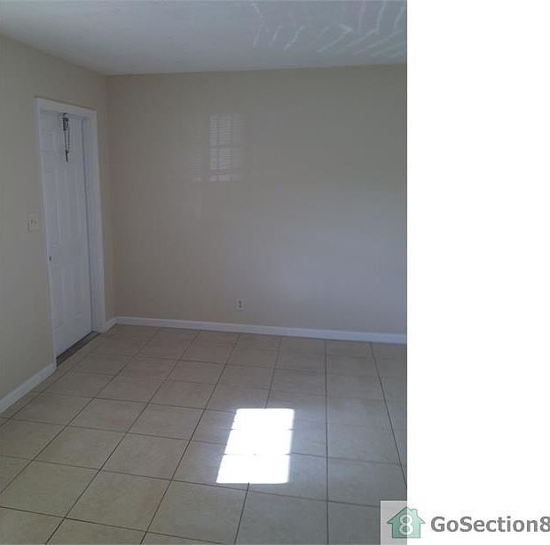1st image of 900 NE 14th St APT 31