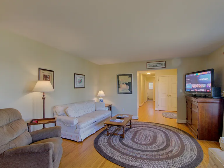 63 Montview Cir — Photo 4