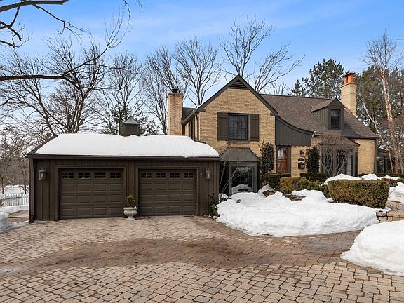 3rd image of 870 Thornwood Ln
