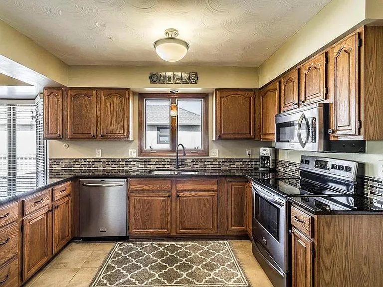 5568 Whimpstone Ct — Photo 14