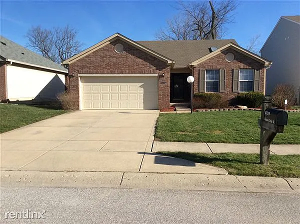 2719 Granada Cir W photo 1