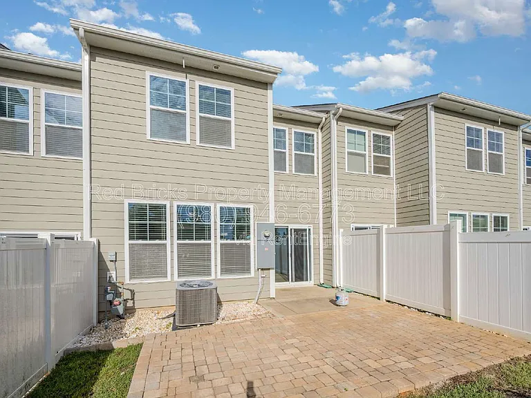 630 Cypress Glen Ln — Photo 19