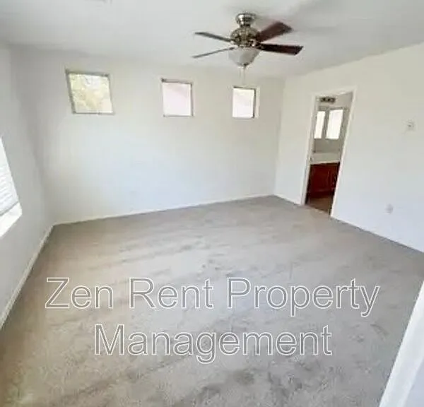 4237 E Windsor Dr — Photo 9