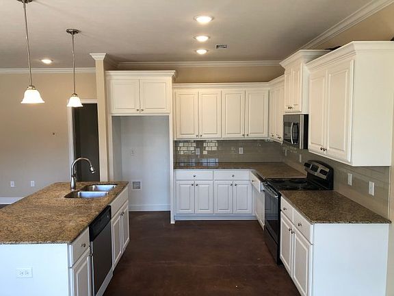 905 Natchez White Dr, Conway, AR