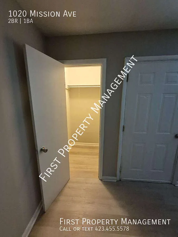 1020 Mission Ave - 2 bed 1 bath duplex unit. — Photo 3