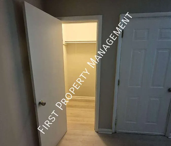 1020 Mission Ave — Photo 3