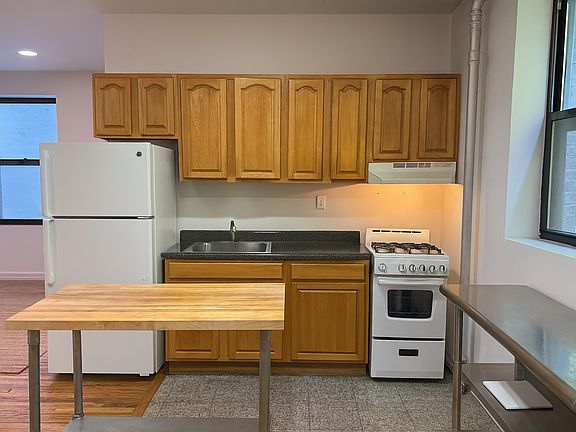 2nd image of 85 W 104th St APT 2d
