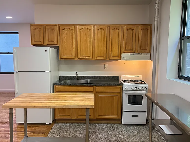 85 W 104th St #2D — Photo 3