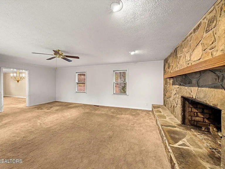 11609 Mountain View Rd — Photo 4