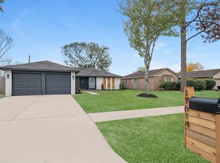 17614 Heritage Bay Dr, Webster, TX 77598