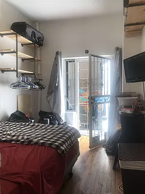 Rented by Dream NYC LLC | media 21