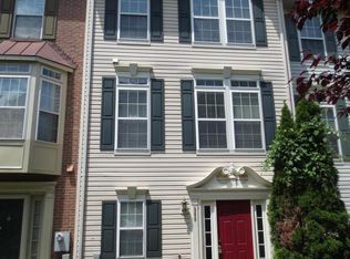 960 Harrison Cir, Alexandria, VA 22304