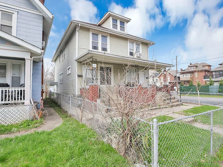 27-29 S Terrace Ave — Photo 4