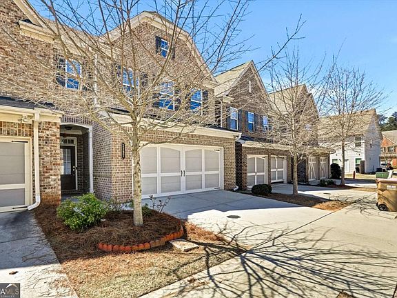 2nd image of 1237 Foxcroft Ln