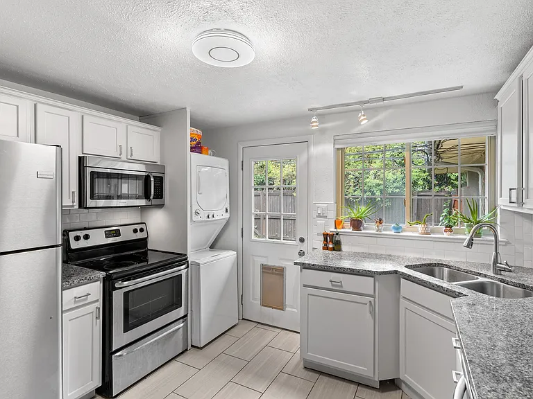 2461 Yates St — Photo 6