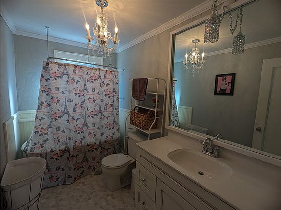3rd image of 935 35th St