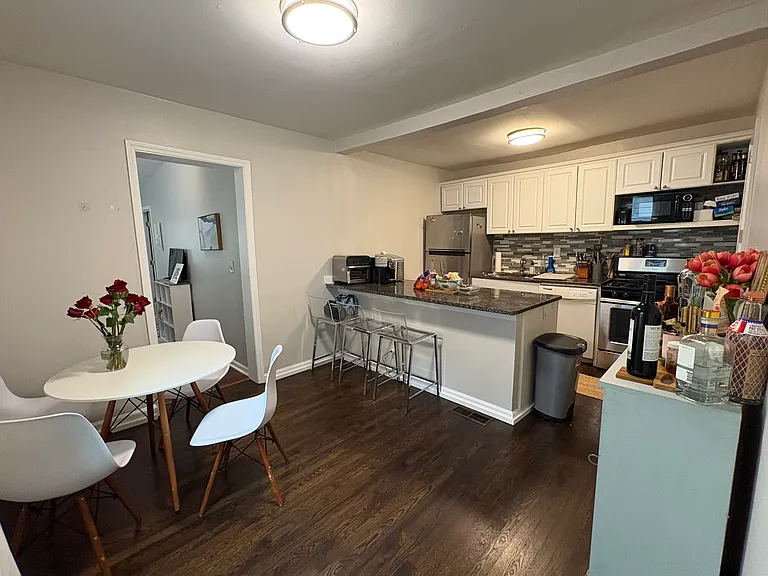 Eat in kitchen with island