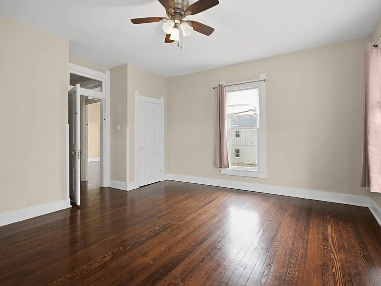 2036 N Talbott St — Photo 44