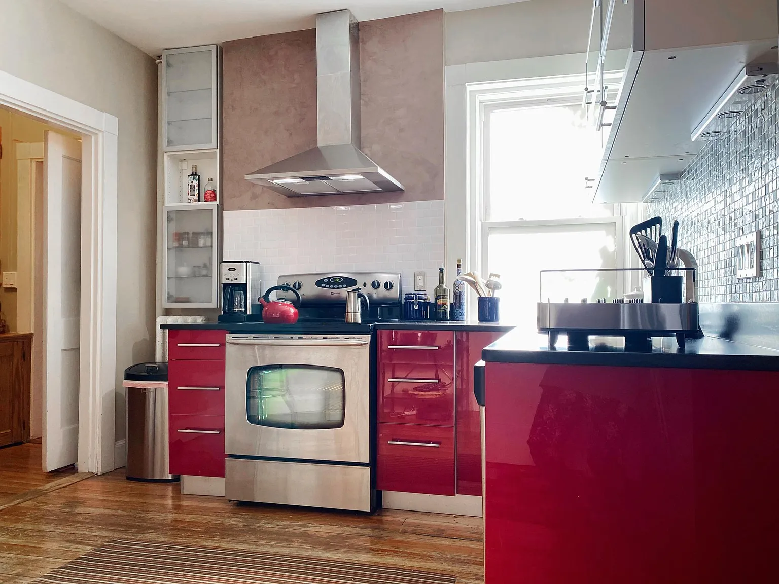 3 bed, 1375 sqft, $4,800 — Photo 4