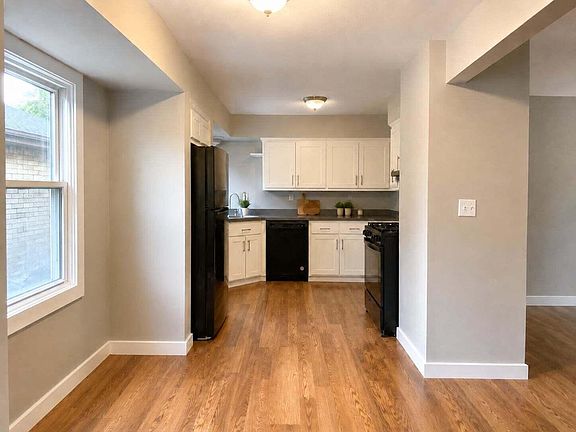 4th image of 8035 W Warnimont AVENUE